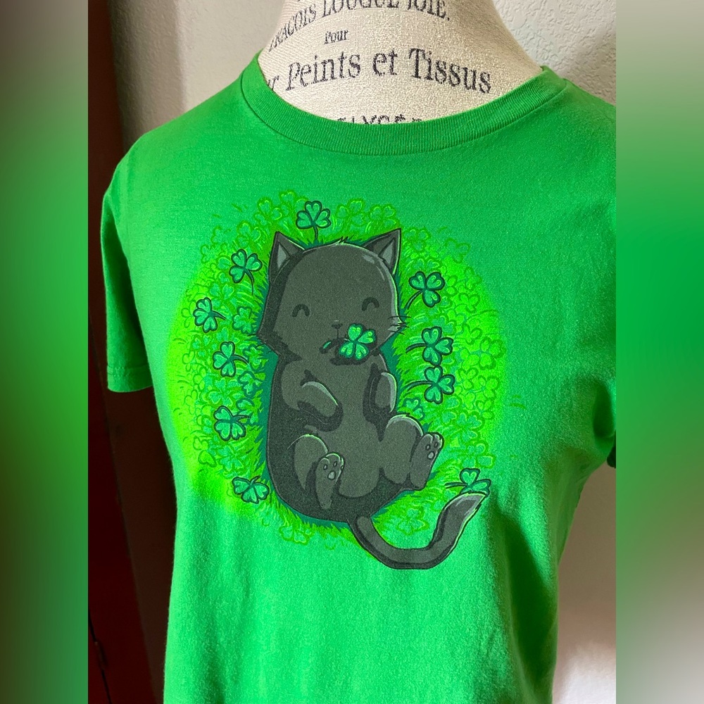 Woot! Medium Black Clover Lucky 🍀 Cat Tee